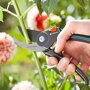 Rozenstruik snoeien met de Gardena Comfort snoeischaar